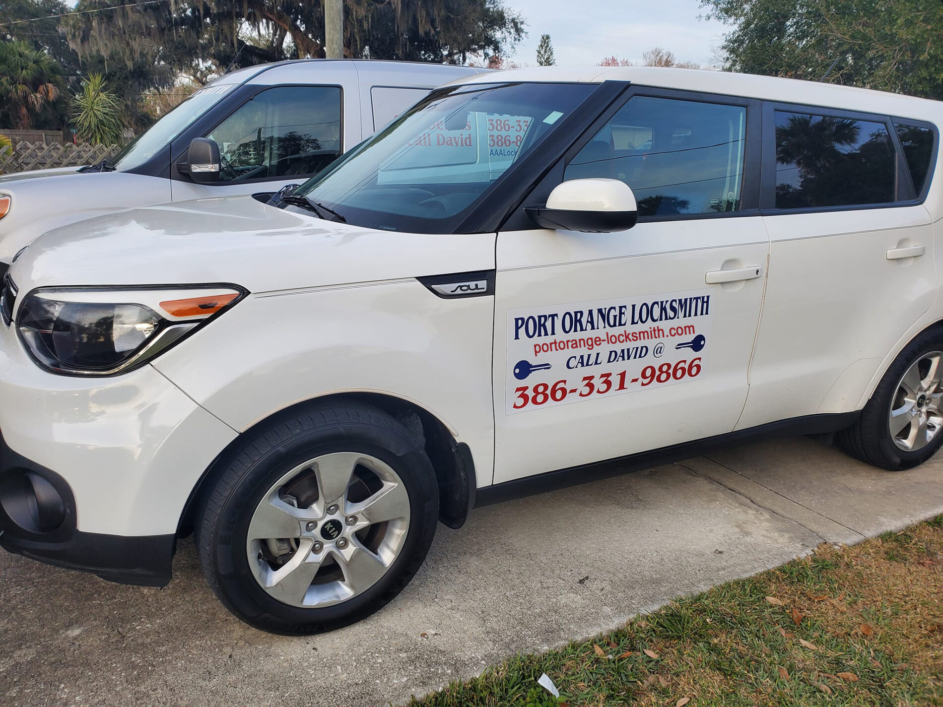 White Port Orange Locksmith Car